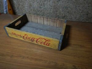 昭和レトロ DRINK COCA COLA コカ・コーラ　瓶入れケース　46.5X30H10CM 　黄色　木製　木箱　46.5X30H10CM 日本製　MADE IN JAPAN