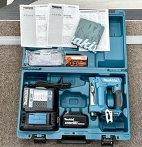 makita マキタ 18V 充電式タッカ バッテリー ST312DZK /BL1830Ｂ DC18RF ケース付 可動 電動工具[03-3186_画像1