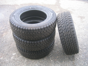 新品長期保管品　ＧＯＯＤ　ＹＥＡＲ　スタッドレス　ＩＣＥ　ＮＡＶＩ　ＺＥＡⅡ　２０５／７０Ｒ１５　４本