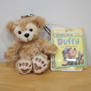 [未使用品/タグ付] ダッフィー/Duffy【ぬいぐるみストラップ/お座り/おすわり/東京ディズニーシー】ゆうパケットポスト匿名配送