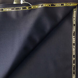 Одежда Loropiana с темно -синей равниной, сплетенной с названием 100 % квартира -нанесена весной и летом 720G 3,2 м. Присутствует 60 размер Оригинальный платеж Отправка № 1503
