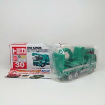 《希少》トミカ TOMICA 30 日野レンジャー 重機搬送車 (初回特別仕様) 緑 警察 レスキュー パトカー 機動隊 ショベルカー ミニカー 同梱可_画像2