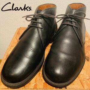 (400)Clarks クラークス【USA8サイズ. UK7 2/1(26-26.5cm相当)】黒 外羽根 チャッカブーツ カジュアル 革靴 紳士靴