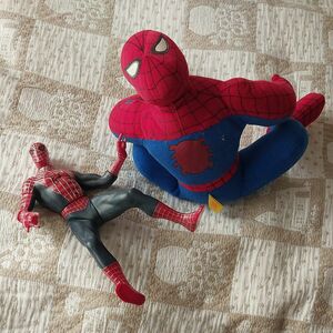 スパイダーマン吸盤付きぬいぐるみとフィギュア