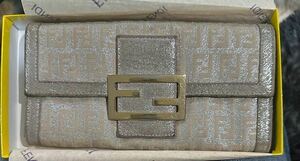 FENDI 長財布　財布 フェンディ シルバー　ベージュズッカ 