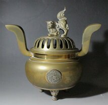 時代市場■古寺院引取品■真鍮製無地丸型香炉5寸 大谷派紋入唐獅子蓋■東本願寺・仏具・仏像・仏教美術_画像1