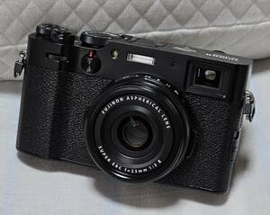 FUJIFILM (富士フイルム) X100V 美品！(本革製ハーフケース付き：ショット数5,100枚)