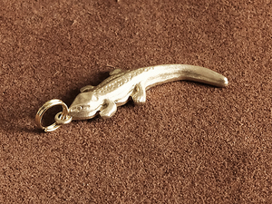 極小二重リング付き 真鍮チャーム（ヤモリ）やもり とかげ トカゲ イモリ ブラス 爬虫類 パーツ 部品 キーホルダー ゴールド 雑貨 