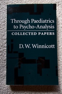 Through Paediatrics to Psycho-analysis (Brunner/Mazel) D.W. Winnicott 洋書ペーパーバック ウィニコット☆