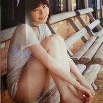 e 島崎遥香ファースト写真集　ぱるる、困る。ポスター付き_画像4