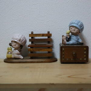 ▼kuwamura Bon 昭和レトロな男の子と女の子の置物 オルゴール付き 引き出し付き 中古 ジャンク品扱い インテリア 木製 コレクション