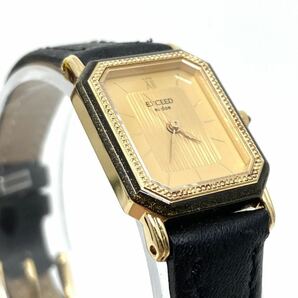 CITIZEN EXCEED 腕時計 バーインデックス クォーツ quartz 3針 ラメベゼル ゴールド ブラック 金 黒 シチズン エクシード D94の画像3