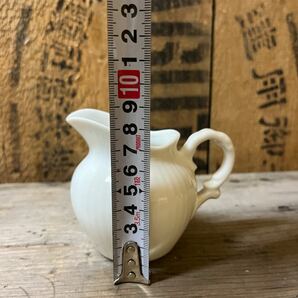 5個セット アンティーク シンプル ミルクポット クリーマー マグカップ 喫茶 レトロ 白磁 デットストック 陶器 蔵出し 縦リブ 古道具 皿 白の画像6