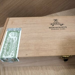 キューバシガー木箱　Montecristo モンテクリスト　Petit Edmundo ペティエドムンド　25本入サイズ葉巻箱　空箱