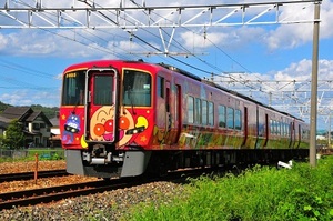 デジ画像２コマ　ＪＲ四国　２７００系赤いアンパンマン列車