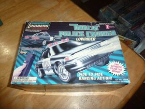 1/25　アメリカ パトカー ローライダー ハイウェイパトロール リンドバーグ Dancin' Police Cruiser LOWRIDER LINDBERG リモコンカー