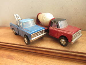ブリキの自動車　おもちゃ　ビンテージ　日本製　2台セット　ミキサー車　レッカー車　箱無し　はたらくくるま