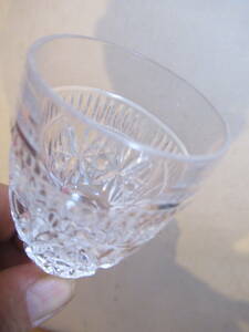 飲み干さないと置けない形状のショットグラス　ハンドベル形状　箱無し（べく盃　ガラス工芸品　