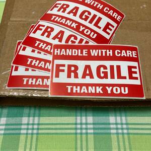 《20枚》FRAGILE フラジール 壊れ物 注意 ステッカー ラベル シール 7.5×12cm アメリカ 直輸入 ◆◇USA製 CAUTION スーツ キャリー ケース