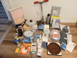 倉庫整理品 日用品 雑貨 まとめて 加湿器 タオル 肌ふとん 鍋 コップ ケーブル リモコン お盆 衣類 保管 中古 現状品 k679