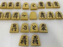 サ5774M★天童特産御将棋駒　山上作　つげ　並彫　木箱　駒台付き★_画像6