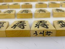 サ5774M★天童特産御将棋駒　山上作　つげ　並彫　木箱　駒台付き★_画像3