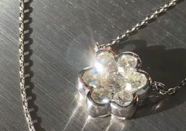 最安　お花なダイヤモンド0.5ctプラチナ　ネックレス本物買ってね　　ダイヤモンド プラチナ