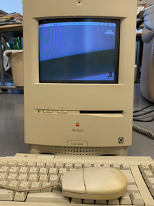 Macintosh COLOR CLASSIC Apple M1600 かなり綺麗な価値あり品　1993年製　　キーボード マウス付　