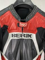 BERIK ベリック 牛革 レーシングスーツ BLACK/RED/WHITE サイズ不明 中古品 レザースーツ 革ツナギ バイク サーキット_画像2