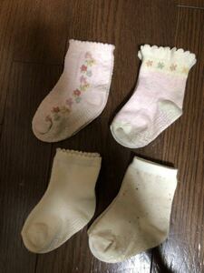 お花柄の刺繍が可愛い! BeBeソックス 4足セット 9cm〜14cm相当 幼児用 靴下セット baby GAP アカチャン本舗 ベビーザらス