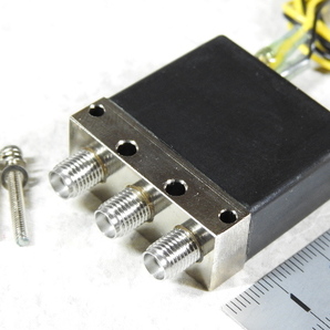 【HPマイクロ波】米国Ducommun社 Microwave Coaxial Switch D13-412A50 DC-22GHz SMA DC12V Fail-safe 導通確認済 特性未確 現状ジャンク品の画像2