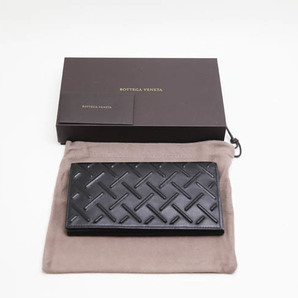 【新品】ボッテガヴェネタ 二つ折り長財布 ブラック ナッパレザー イタリア製の画像1