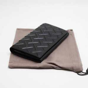 【新品】ボッテガヴェネタ 二つ折り長財布 ブラック ナッパレザー イタリア製の画像5