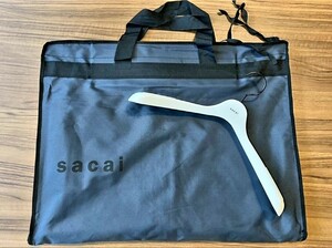 非売品　新品　sacai サカイ　ガーメントケース　+　ロゴ入りハンガーセット　衣装ケース