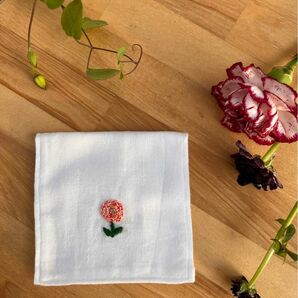 刺繍入りハンカチ（ハーフサイズ）　花 