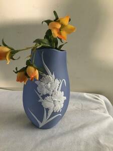 花瓶　造花付き