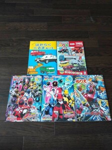 送料無料　ヤ　ぬりえ　セット　トミカ　TOMIKA 仮面ライダー　ビルド　ルパンレンジャー　★はたらく のりもの