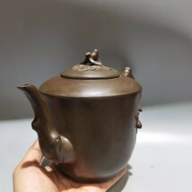 【超珍館蔵】紫砂壺 獎杯壺 陳鳴遠款 紫泥 茶道品 置物 古賞物 古美術品 稀少珍蔵品_画像2