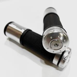 【送料込み】バイク オートバイ カスタムグリップ 左右セット (シルバー) ホンダ/ヤマハ ハンドルグリップ 原付 スクーター!
