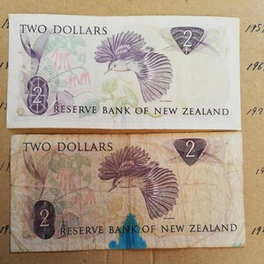 ニュージーランド 2ドル紙幣 初版と第2版 エリザベス女王 イギリス ユーロの画像2