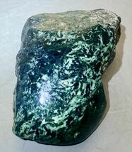 ミャンマー産天然本翡翠原石471g１面磨き済み［JADEITE］綺麗^ ^高品質^ ^_画像1