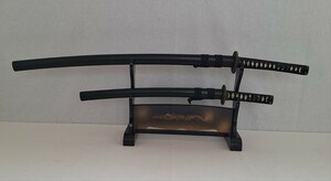 【中古品/武具/模造刀】《委託品》日本刀　太刀　模造刀　美術刀　演劇　コスプレ　飾り用　インテリア　太刀と小刀セット (刀台は別 )　