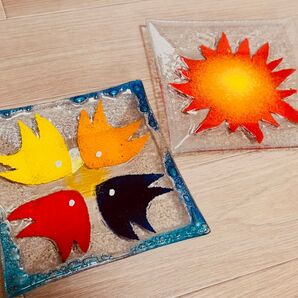 海外の手作りガラスプレート2枚 スクエア 魚 太陽 お皿 器 ヨーロッパ