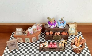 ハンドメイド 不思議の国のアリス風 ミニチュア パン屋さん セット ドールハウスや ミニドール撮影背景 ミニチュアスイーツ キャップケーキ