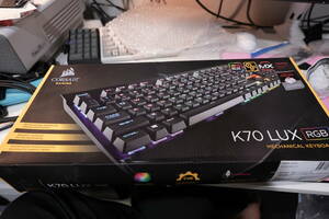 【メカニカルキーボード/赤軸】Corsair K70 LUX RGB Cherry MX Red -日本語 ゲーミングキーボード- KB365 CH-9101010-JP