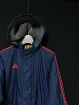 ◆adidas アディダス【climaproof】撥水防寒防風　ベンチコート 中綿 キッズ150　ビッグロゴ_画像3