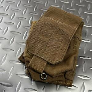 沖縄　米軍放出品　MULTI-GRENADE POUCH COYOTE BROWN BY EAGLE INDUSTRIES コヨーテ　(INV B#45)