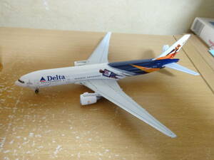 1/400　ジェミニ　デルタ航空　777-200　特別塗装