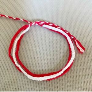 ミサンガ ブレスレット 刺繍糸 アクセサリー ハンドメイド 紅白 赤 白 レッド ホワイト