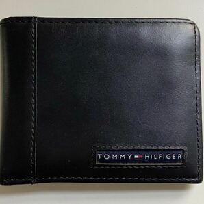 B4A026◆ トミーヒルフィガー TOMMY HILFIGER 本革レザー ブラック色 ロゴ 小銭入れなし 札入れ 二つ折り財布の画像1